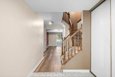 8 Mannington Court • Ottawa, ON photo 3