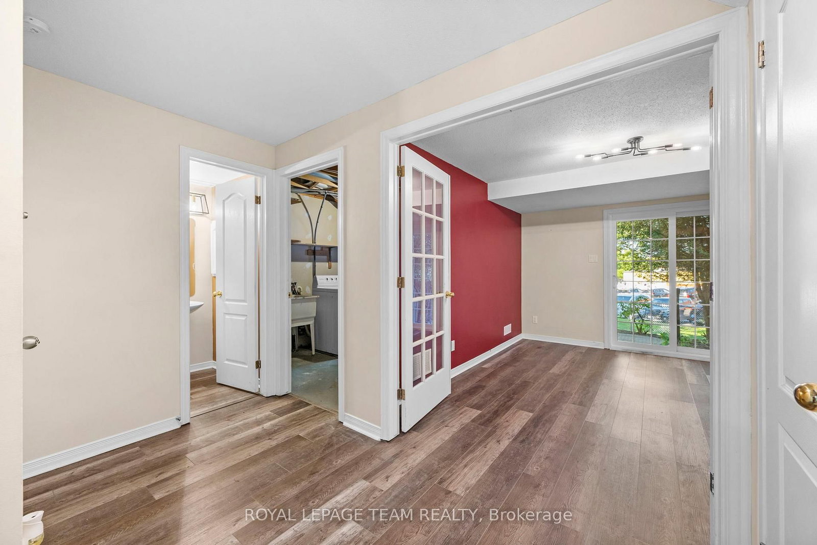 8 Mannington Court • Ottawa, ON photo 4