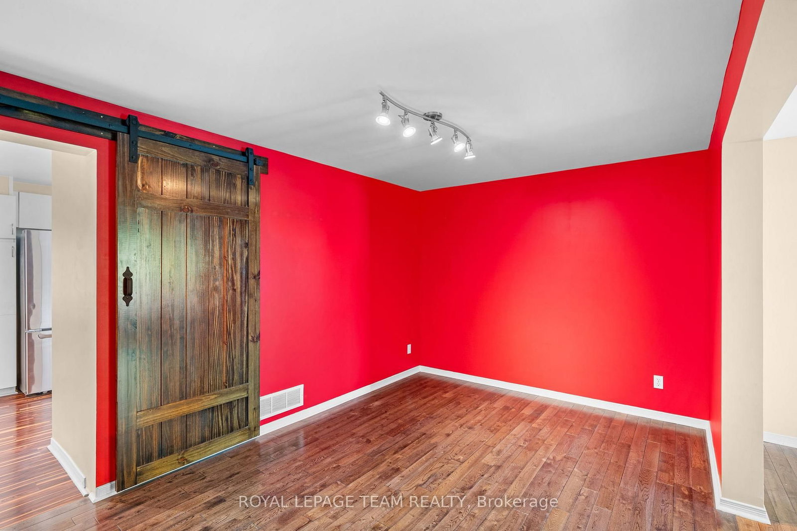 8 Mannington Court • Ottawa, ON photo 8