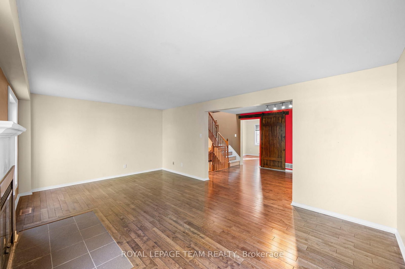 8 Mannington Court • Ottawa, ON photo 9