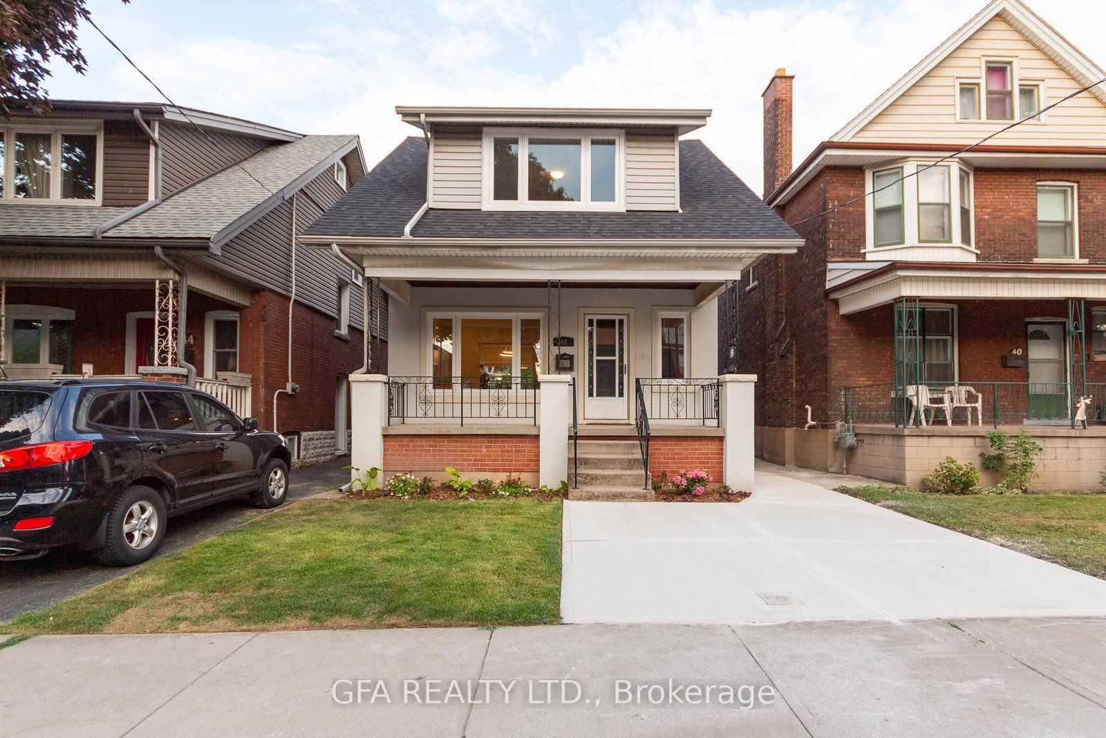 42 Barnesdale Avenue N • Hamilton, ON photo 1