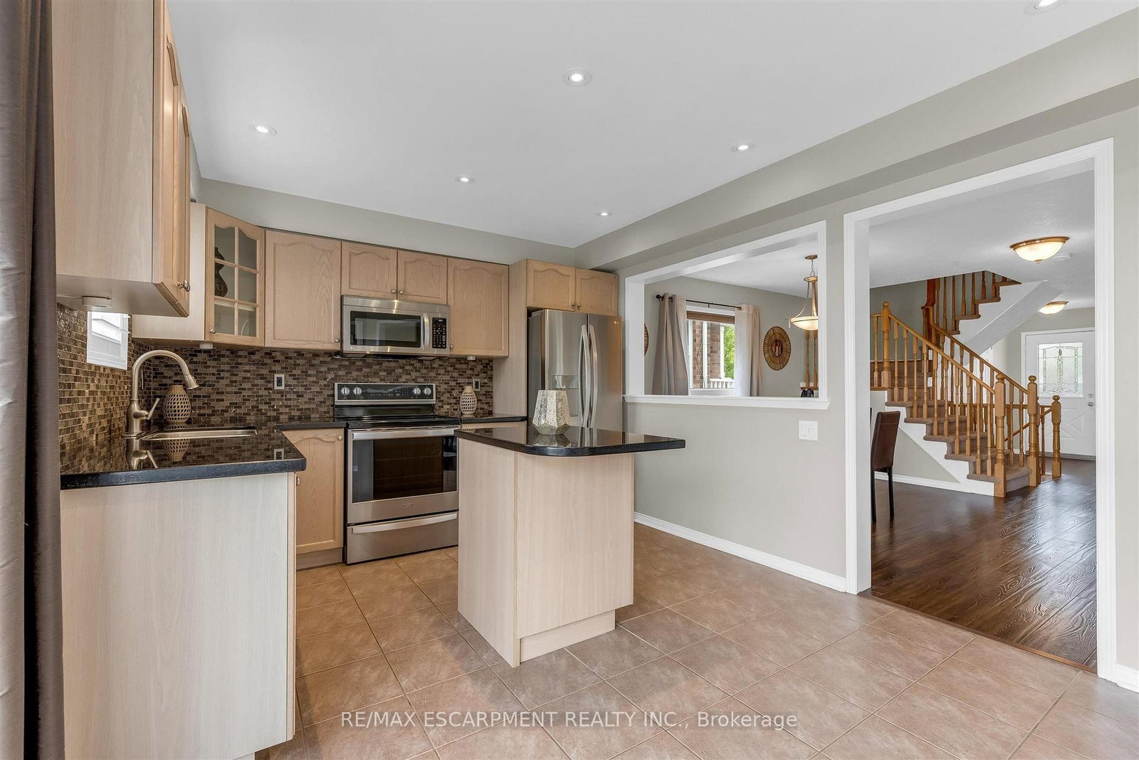 125 Voyager Pass • Hamilton, ON photo 10