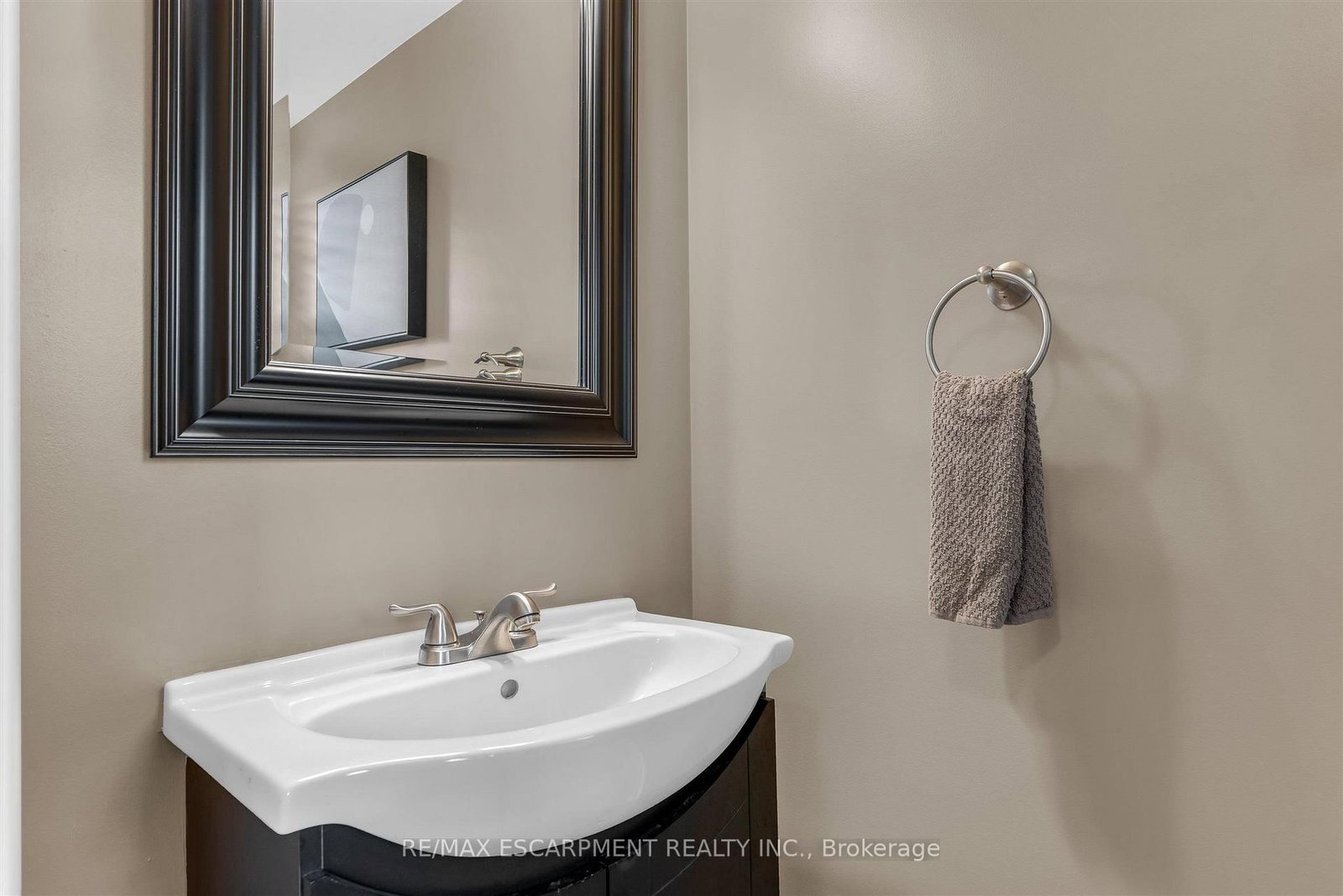 125 Voyager Pass • Hamilton, ON photo 5