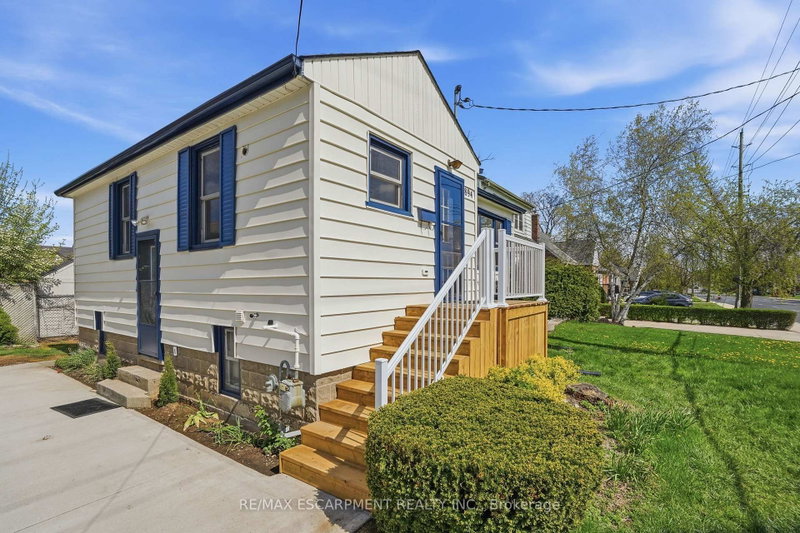 894 Garth Street