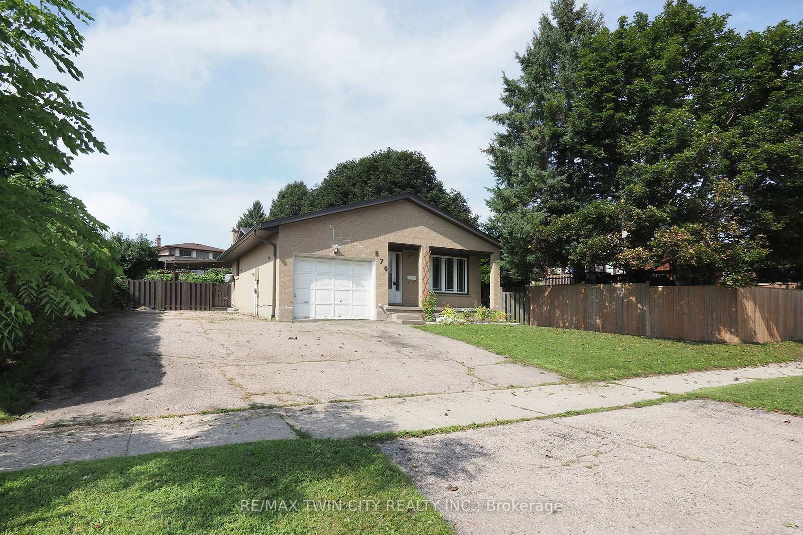 870 Strasburg Road • Kitchener, ON photo 1