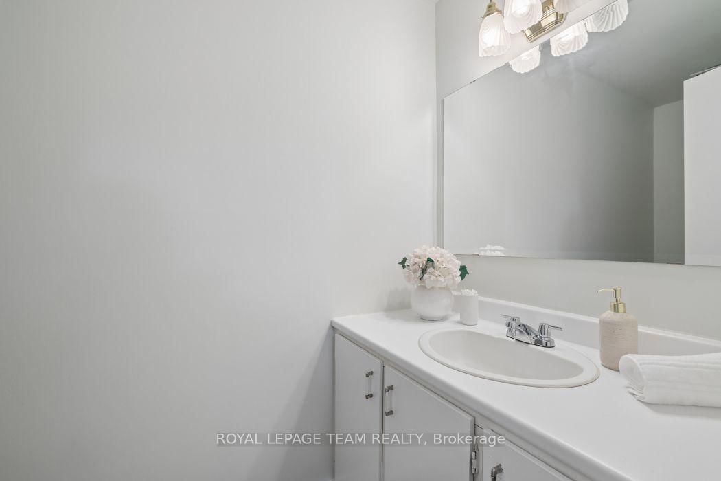 6801 Bilberry Drive • Ottawa, ON photo 10