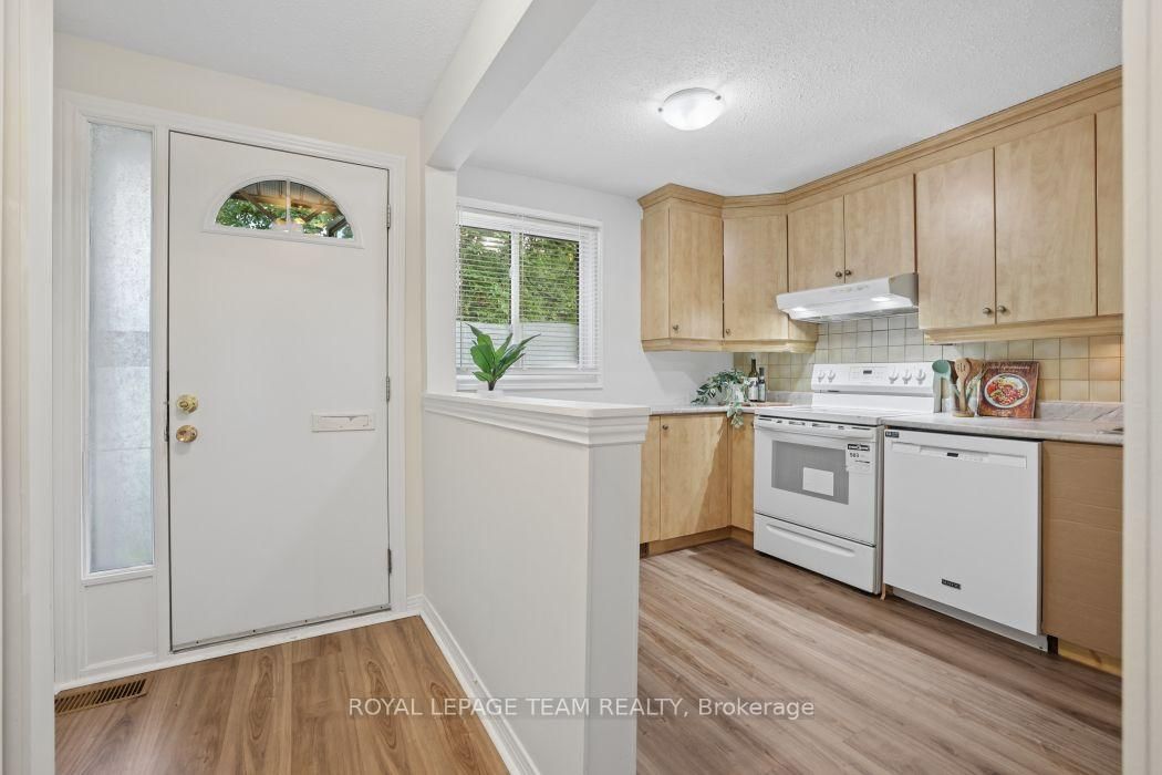 6801 Bilberry Drive • Ottawa, ON photo 5