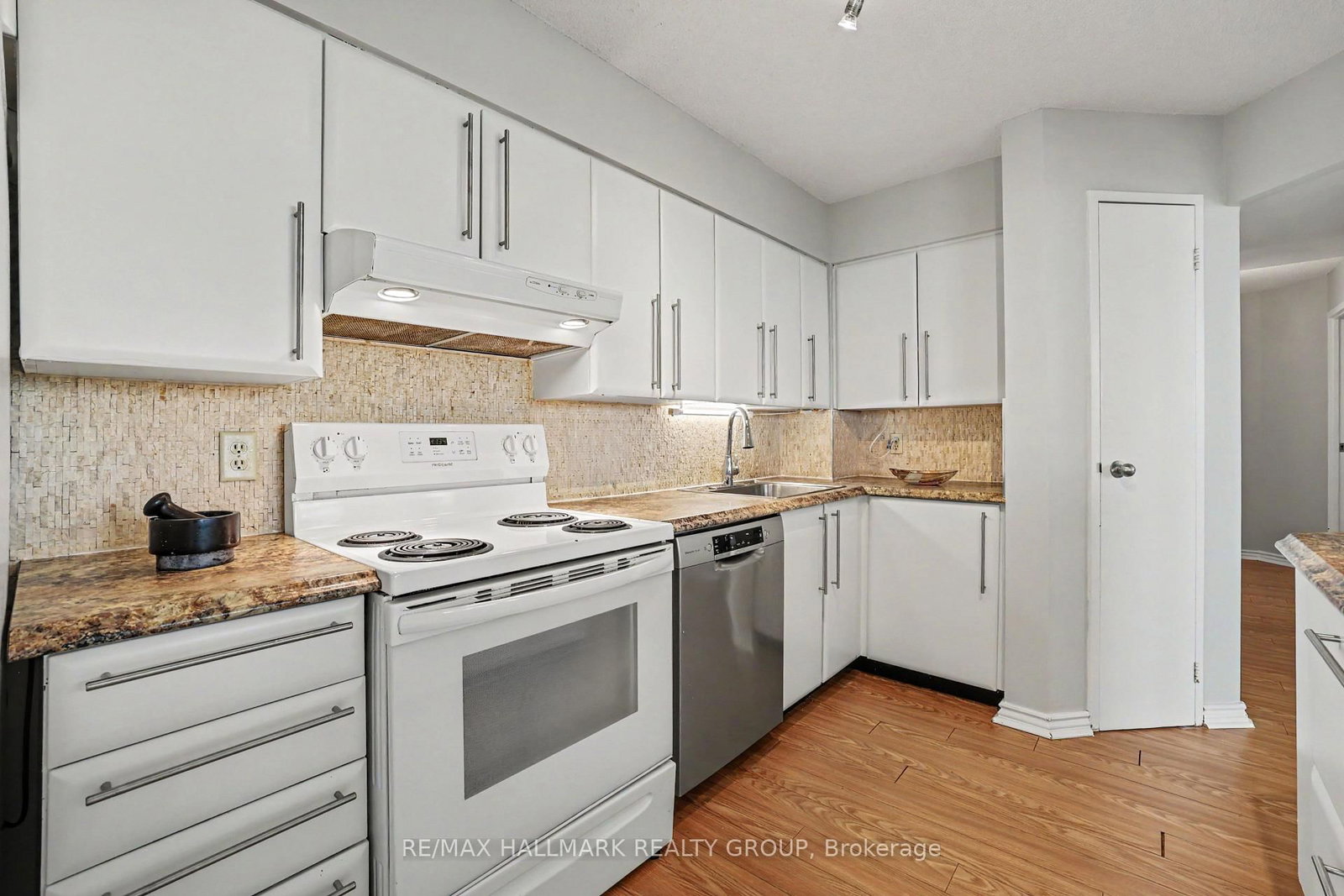 1025 Grenon Avenue • #915 • Ottawa, ON photo 14