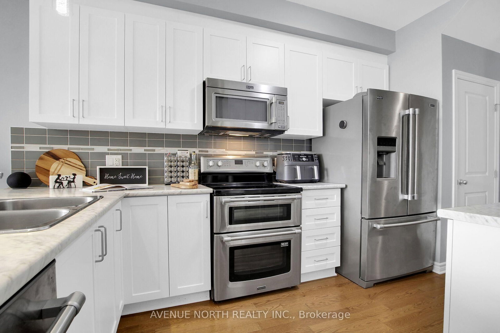 303 Wood Acres Grove • Ottawa, ON photo 12