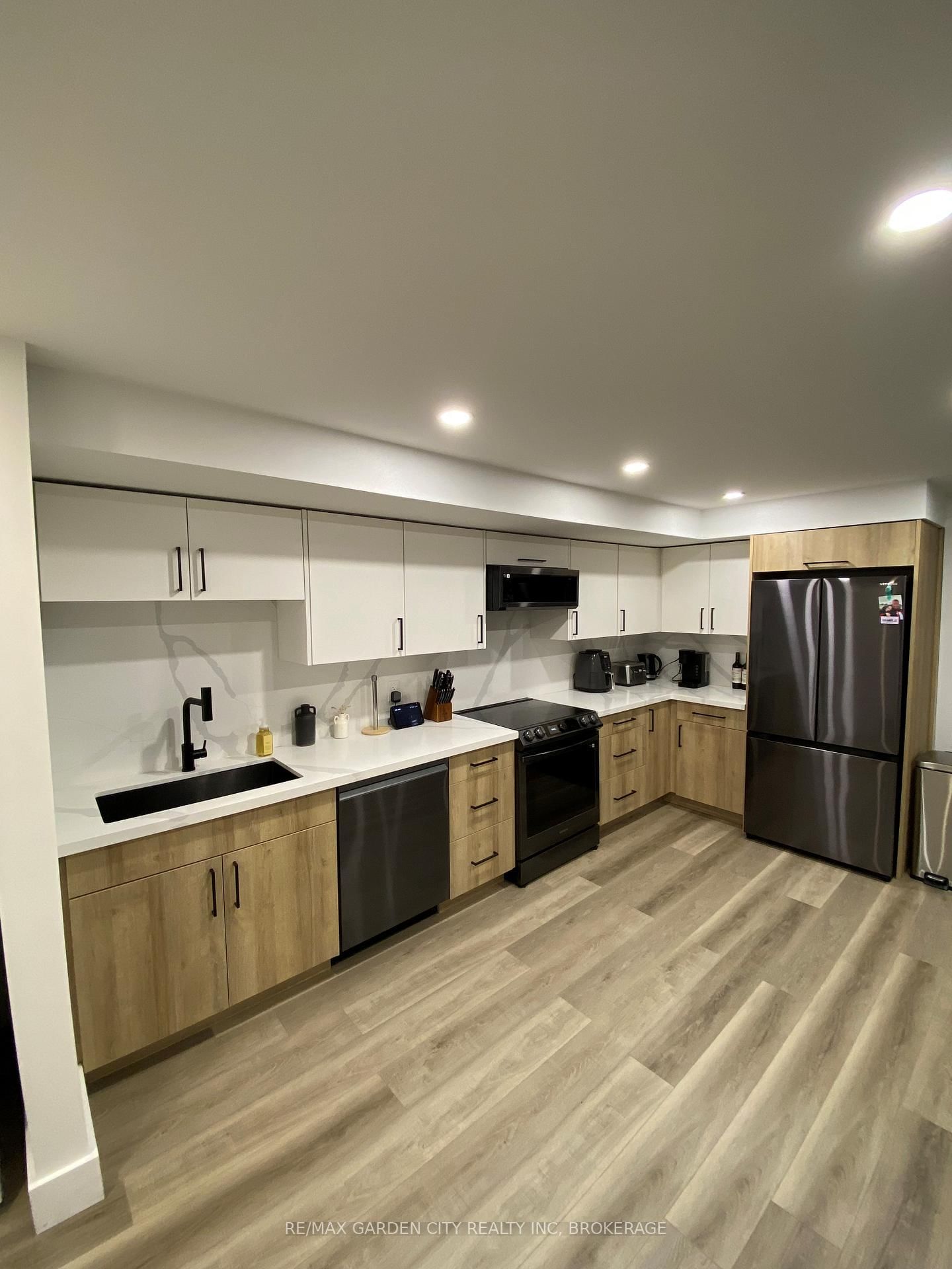 LOWER - 618 Clare Avenue, Welland 5