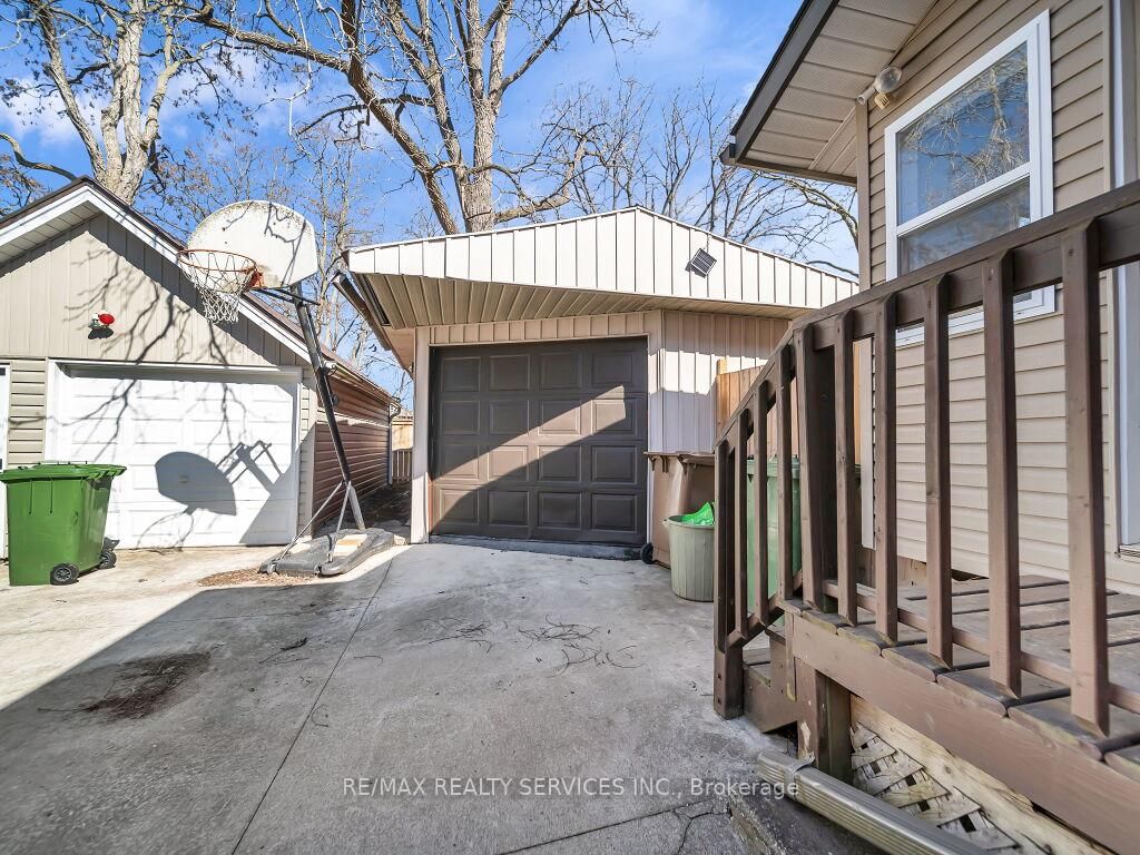65 MOORE Street • St. Thomas, ON photo 10