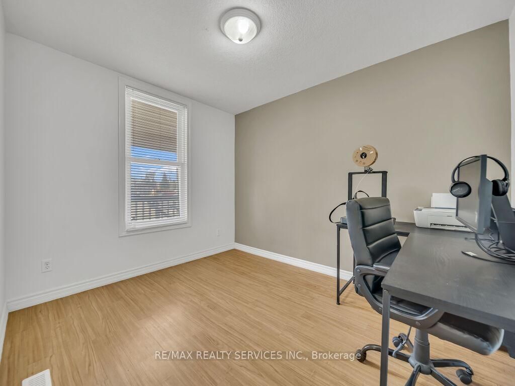 65 MOORE Street • St. Thomas, ON photo 18