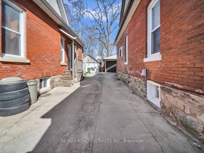65 MOORE Street • St. Thomas, ON photo 9