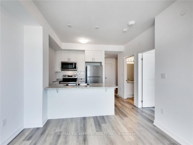 1008 - 470 DUNDAS Street E
