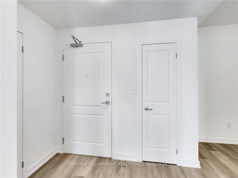1008 - 470 DUNDAS Street E