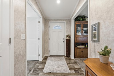 27 Hickory Hollow • Haldimand, ON photo 5