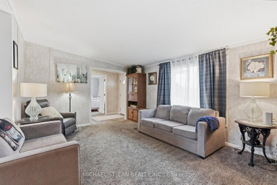 27 Hickory Hollow • Haldimand, ON photo 8