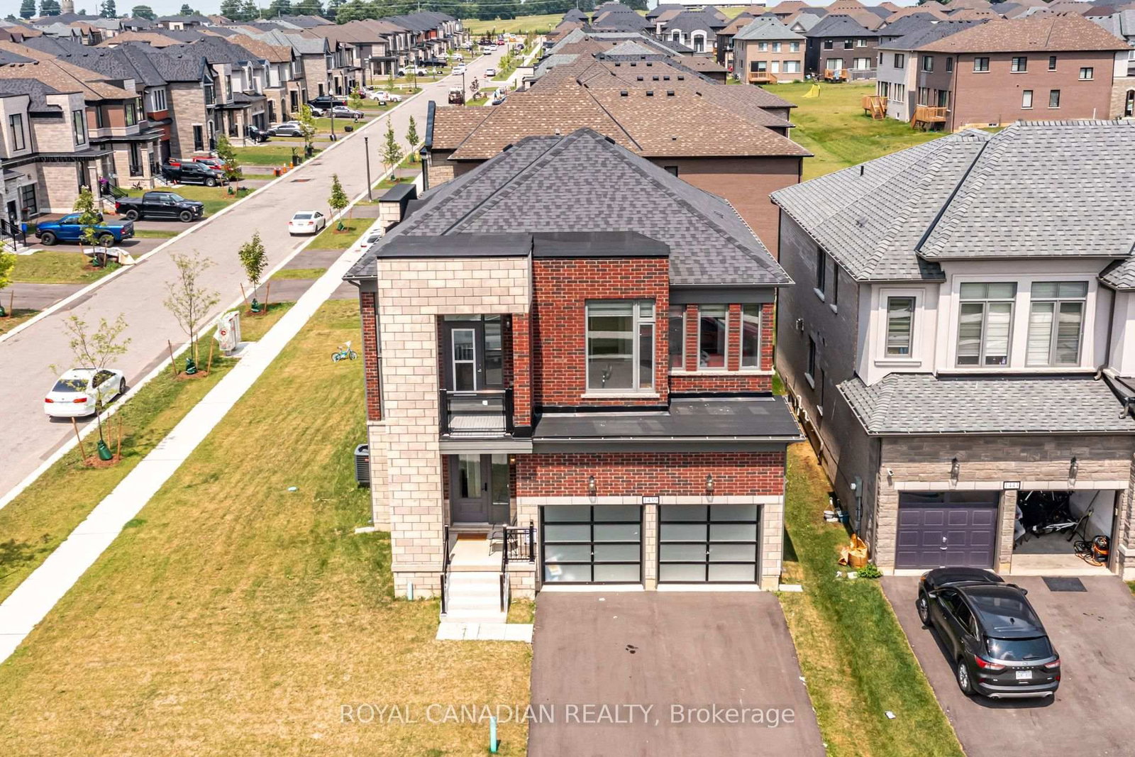 1439 Upper Thames Drive • Woodstock, ON photo 2