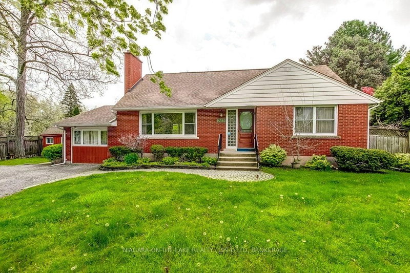 262 Simcoe Street