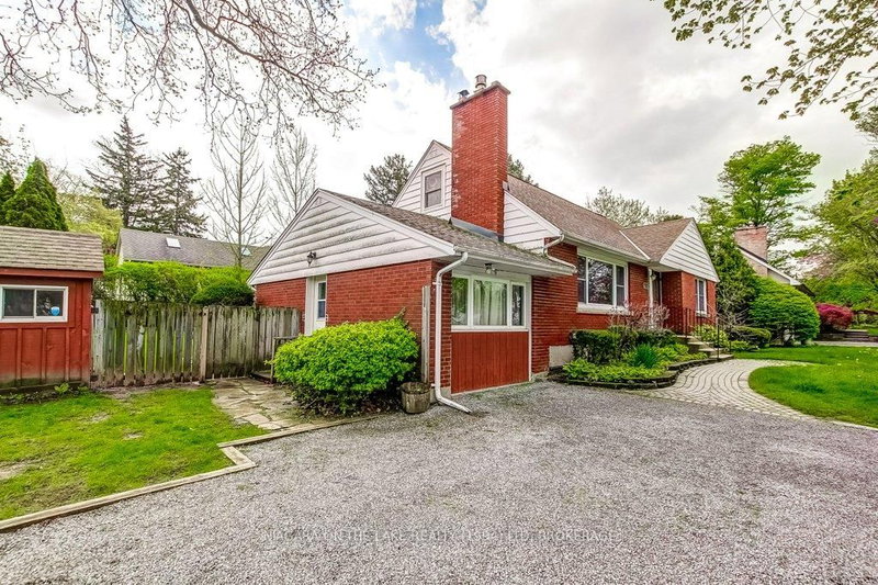 262 Simcoe Street