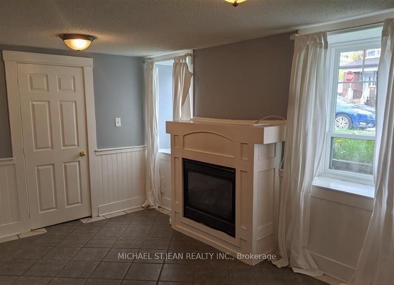 Lower Unit - 98 West Avenue N