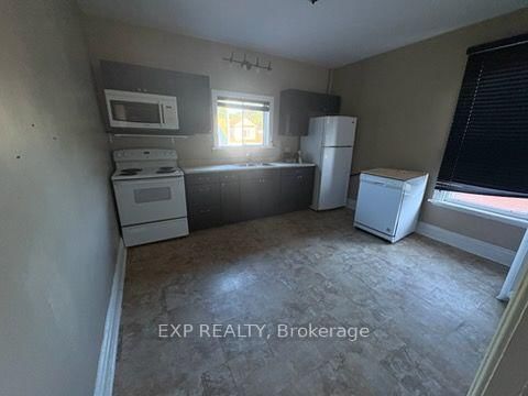 Upper - 118 Stinson Street