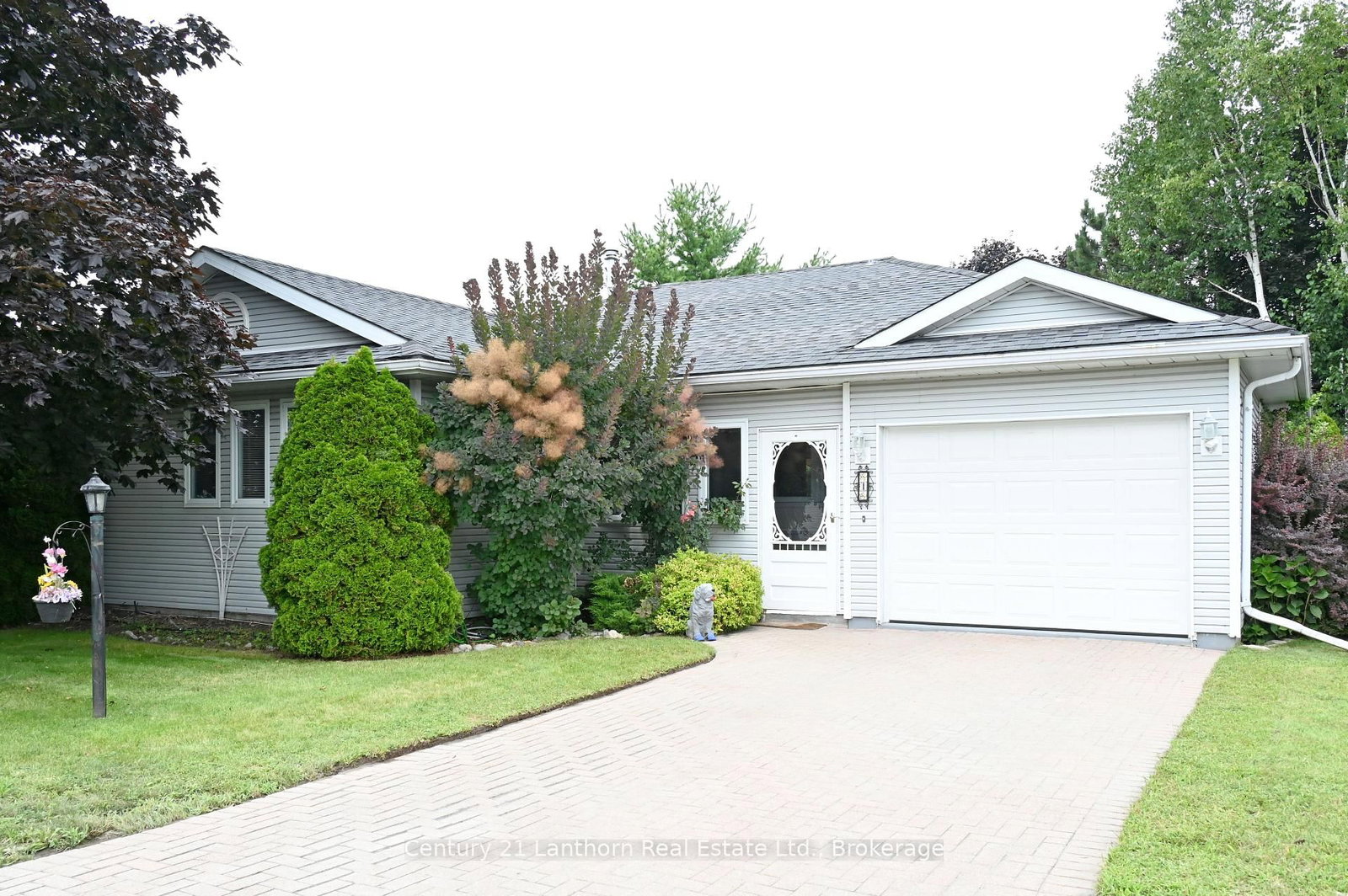 1 Reynolds Place N • Prince Edward County, ON photo 2