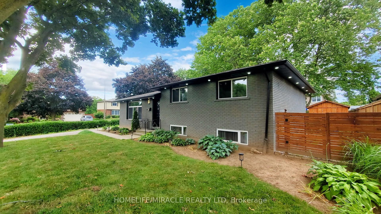 374 Book Road • Grimsby, ON photo 1
