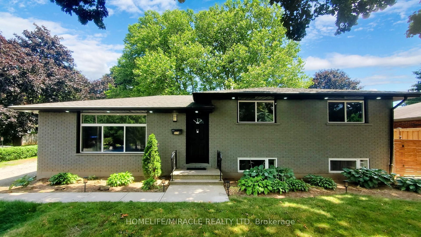 374 Book Road • Grimsby, ON photo 3