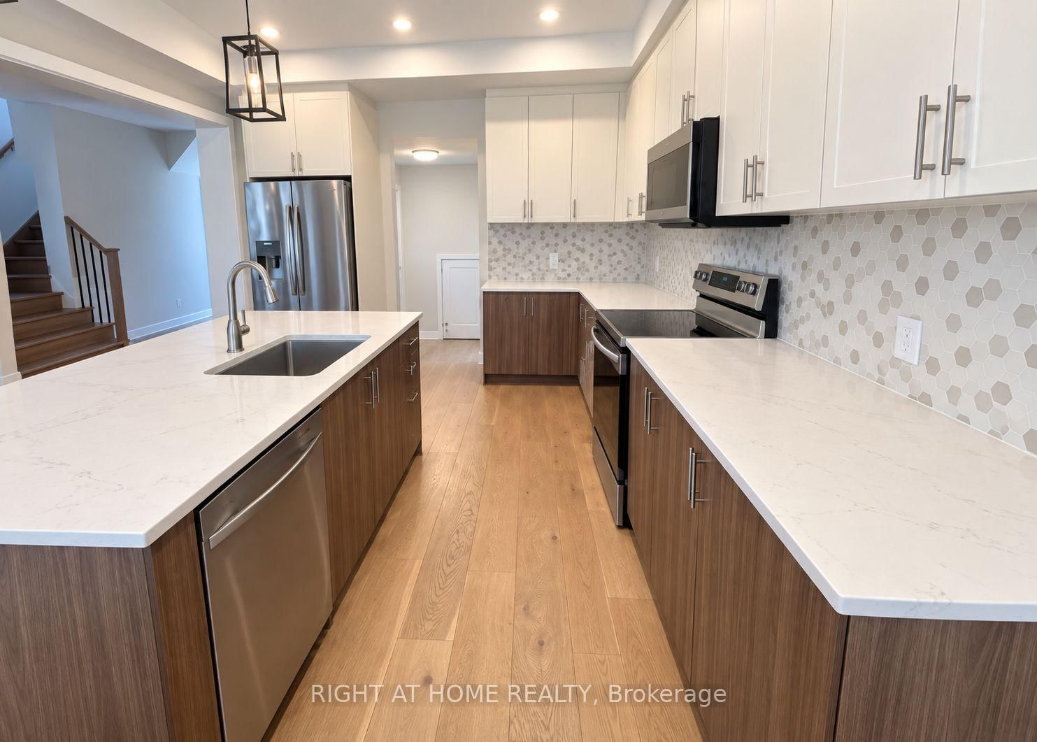 91 YORK Drive • Peterborough, ON photo 6