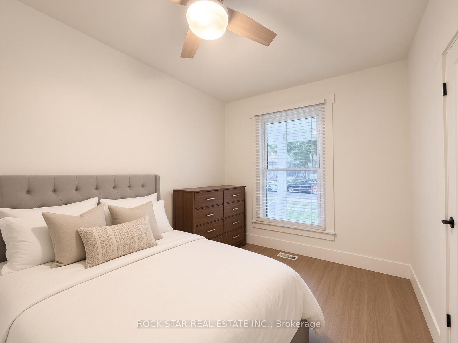 1211 Lincoln Road • Windsor, ON photo 13