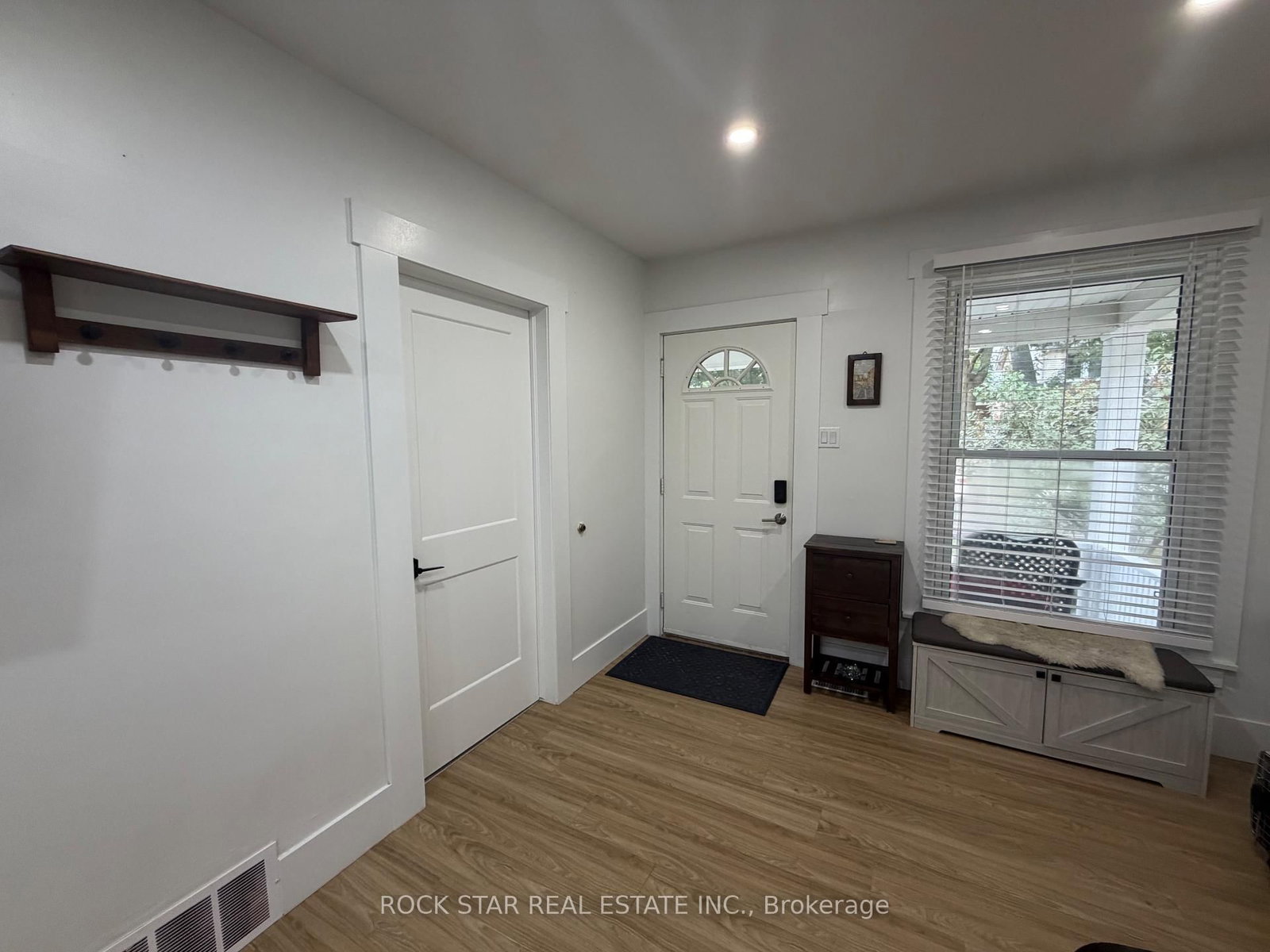 1211 Lincoln Road • Windsor, ON photo 16