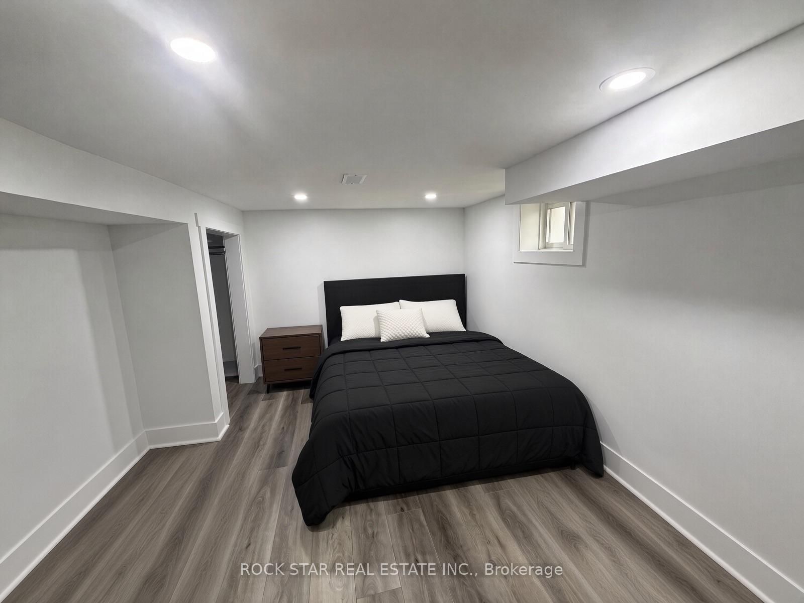 1211 Lincoln Road • Windsor, ON photo 20
