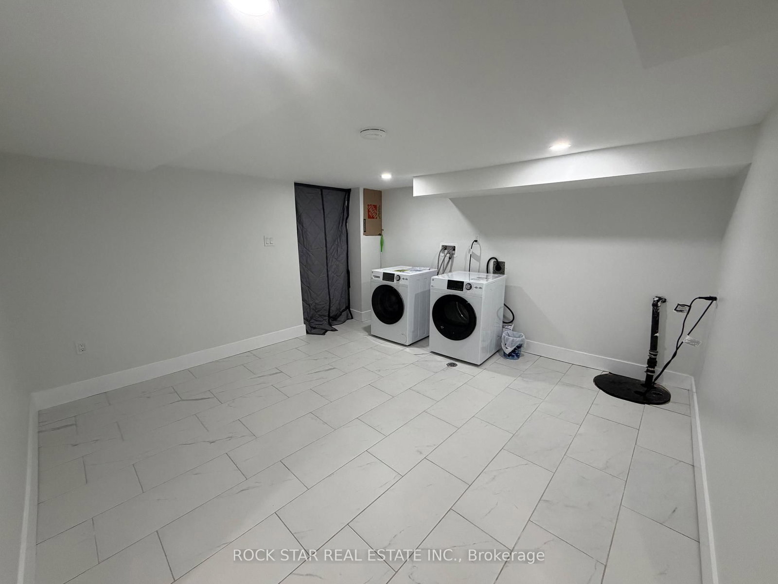 1211 Lincoln Road • Windsor, ON photo 22