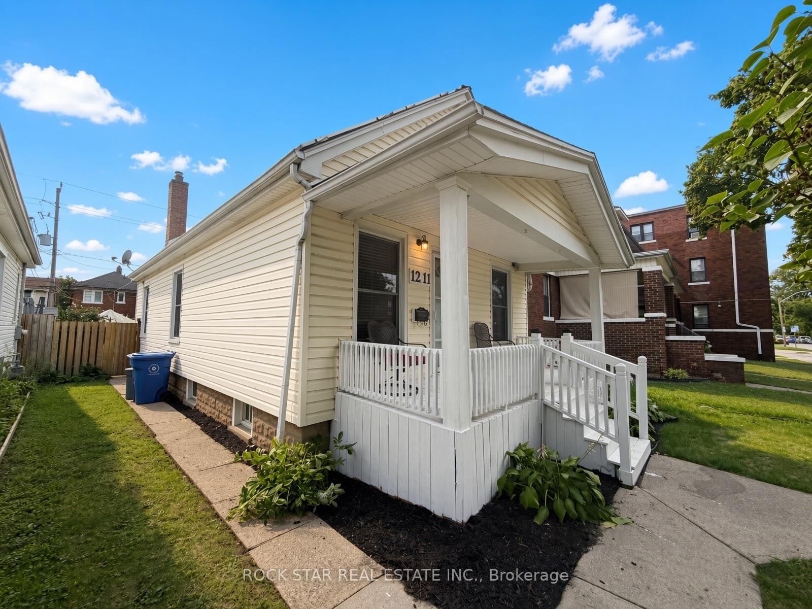 1211 Lincoln Road • Windsor, ON photo 5