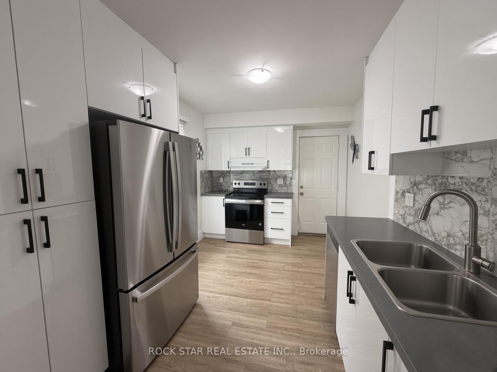 1211 Lincoln Road • Windsor, ON photo 8