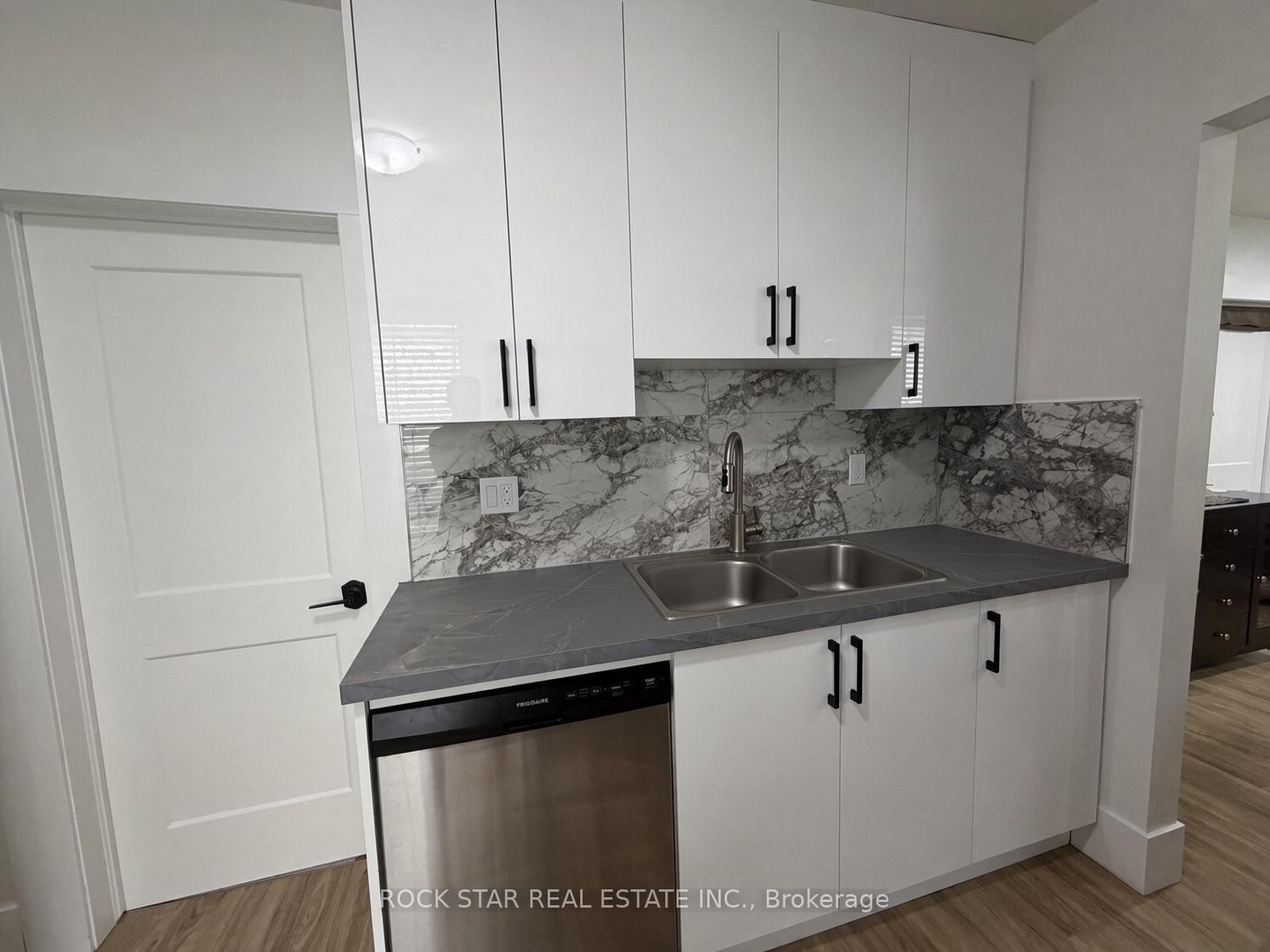 1211 Lincoln Road • Windsor, ON photo 9