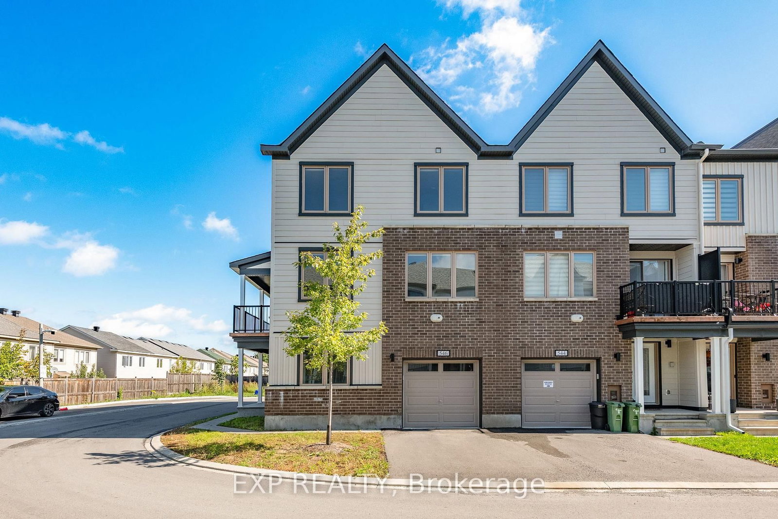 Front view of 546 Woven Private, Ottawa
