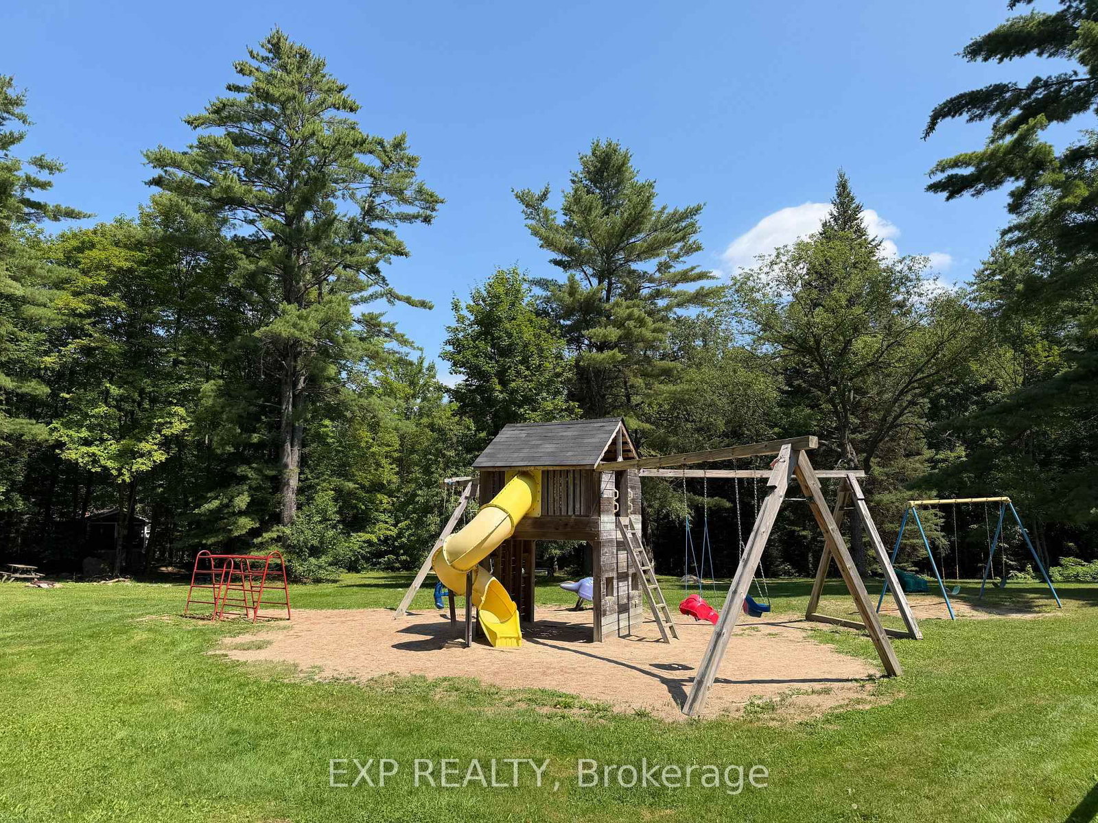 1047 Bonnie Lake Camp Road • #740 Poplar Cres • Bracebridge, ON photo 15