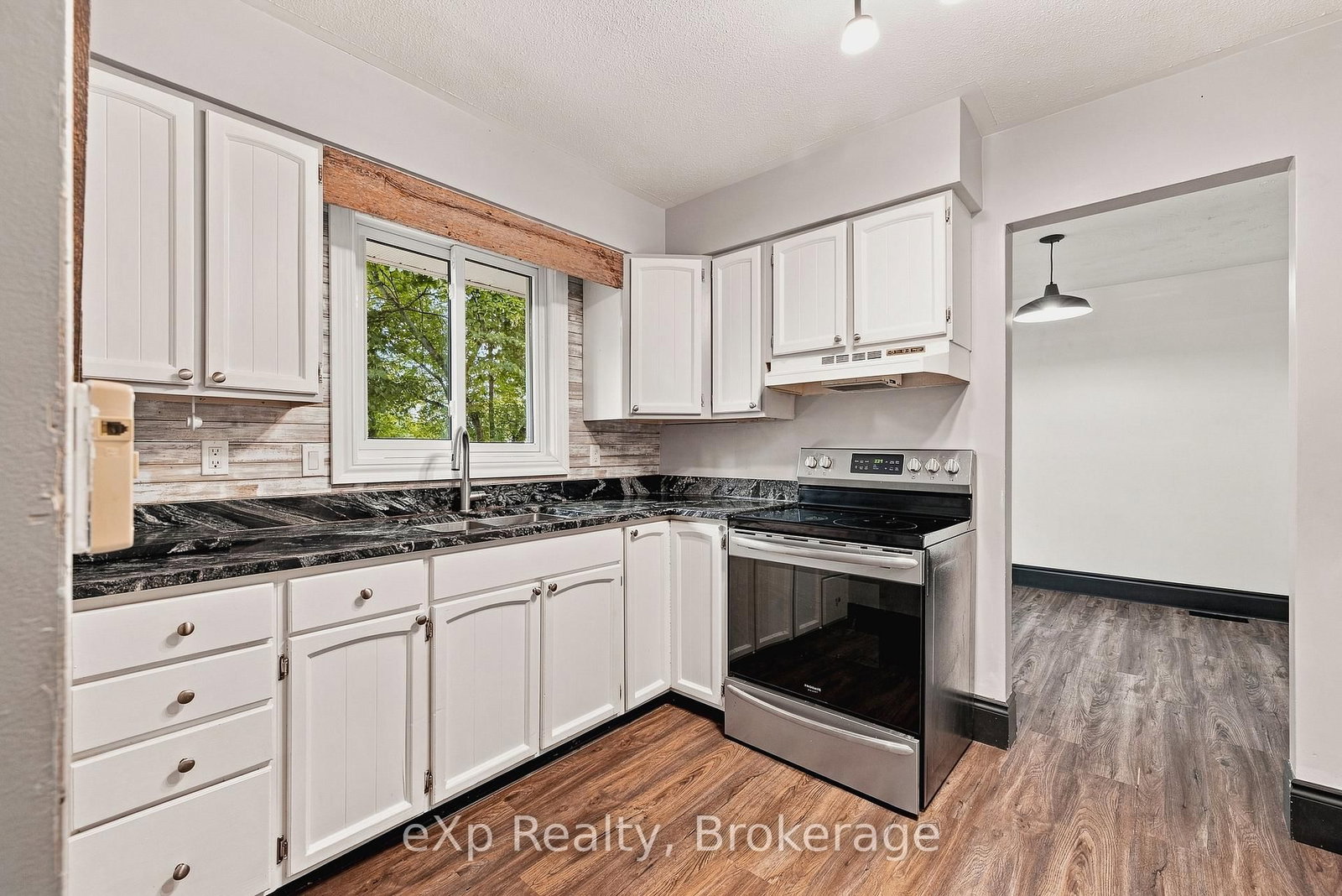 236 Bruce Street S • West Grey, ON photo 10