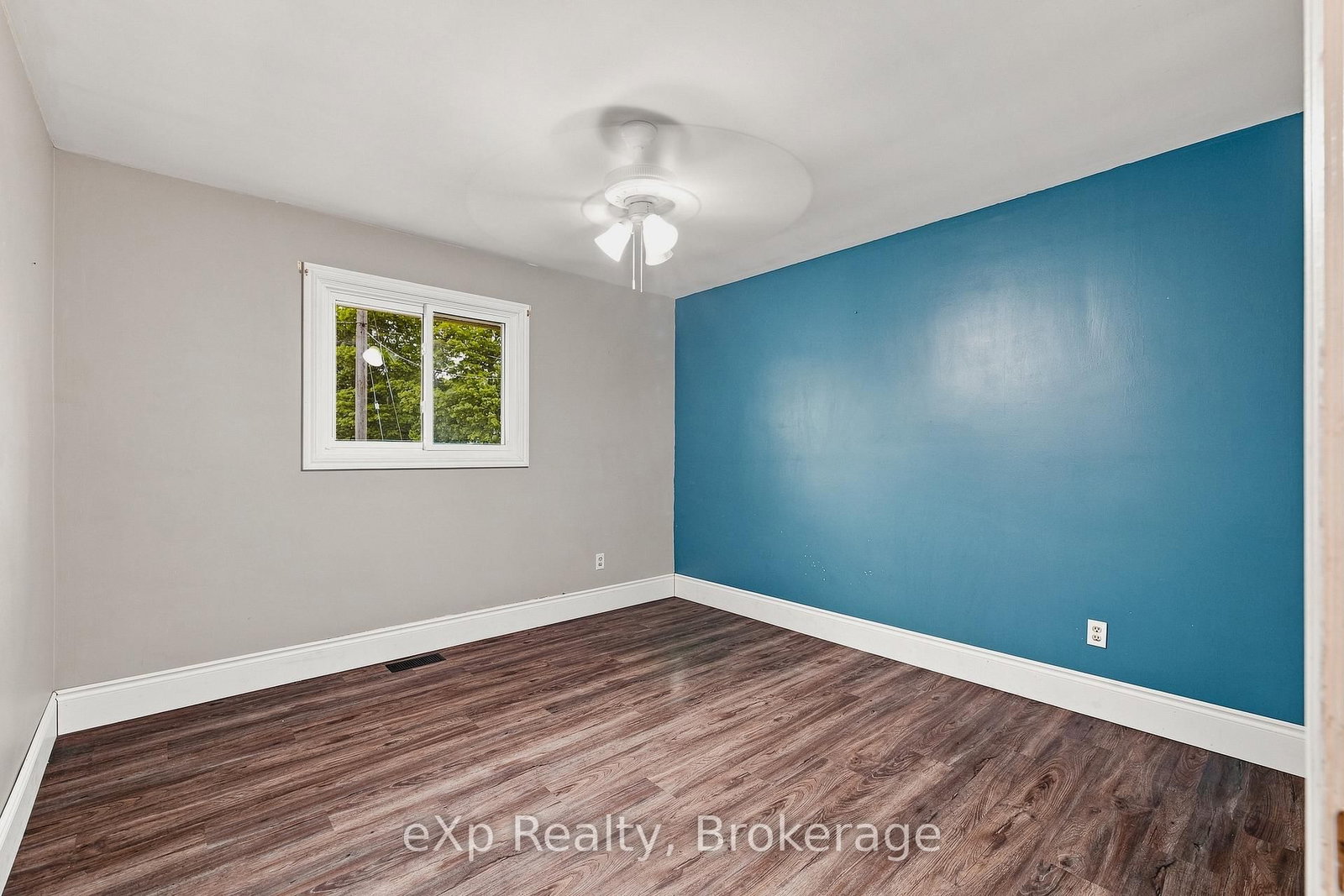 236 Bruce Street S • West Grey, ON photo 12
