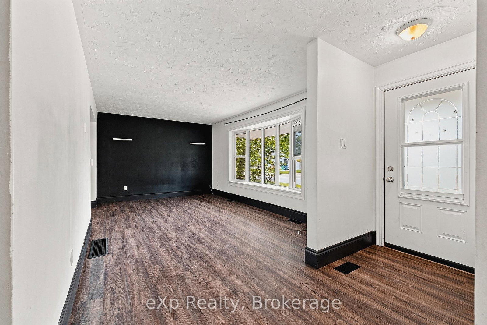 236 Bruce Street S • West Grey, ON photo 4