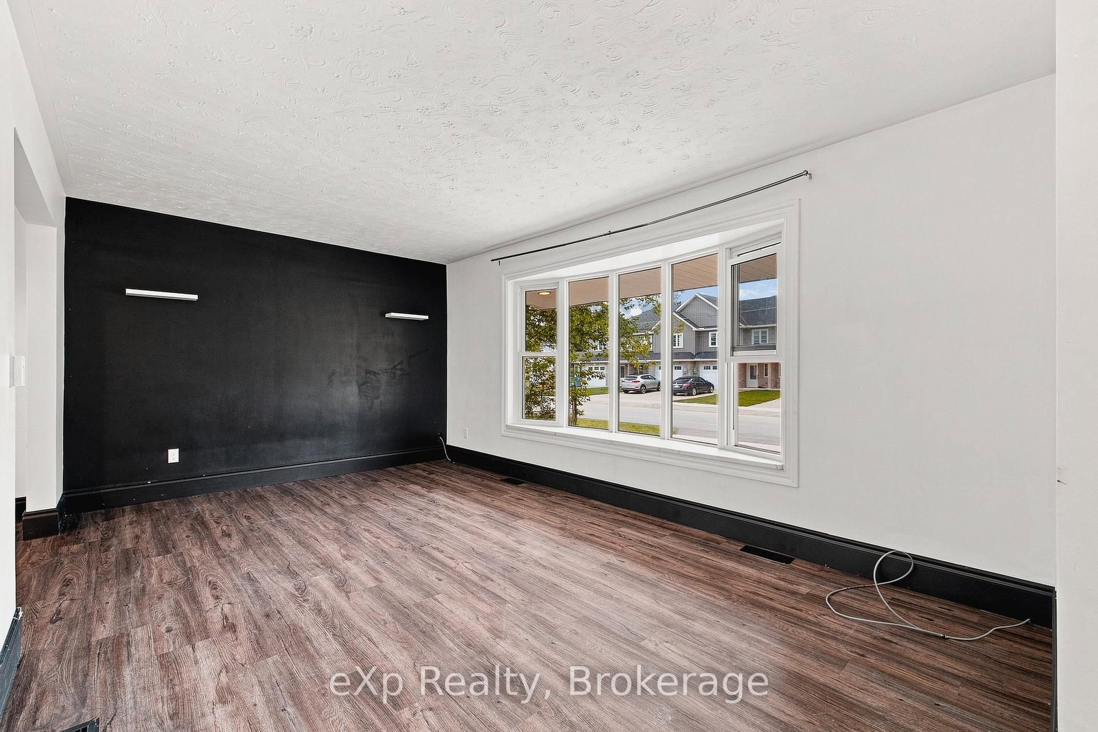 236 Bruce Street S • West Grey, ON photo 5