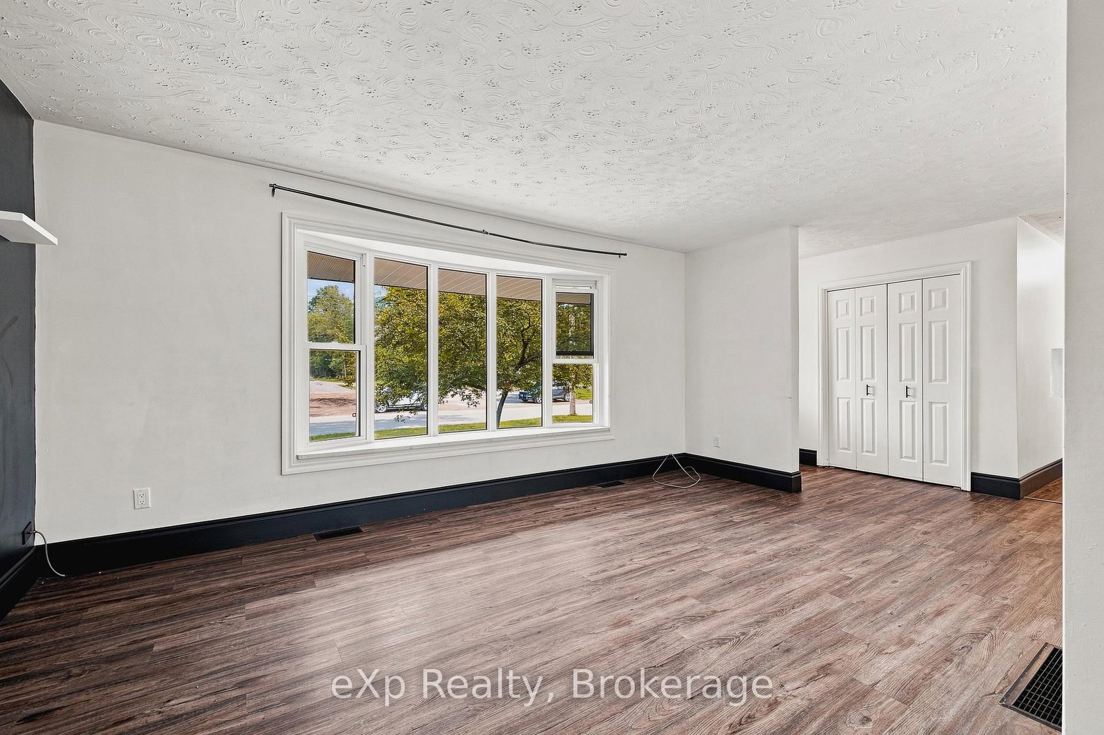 236 Bruce Street S • West Grey, ON photo 6