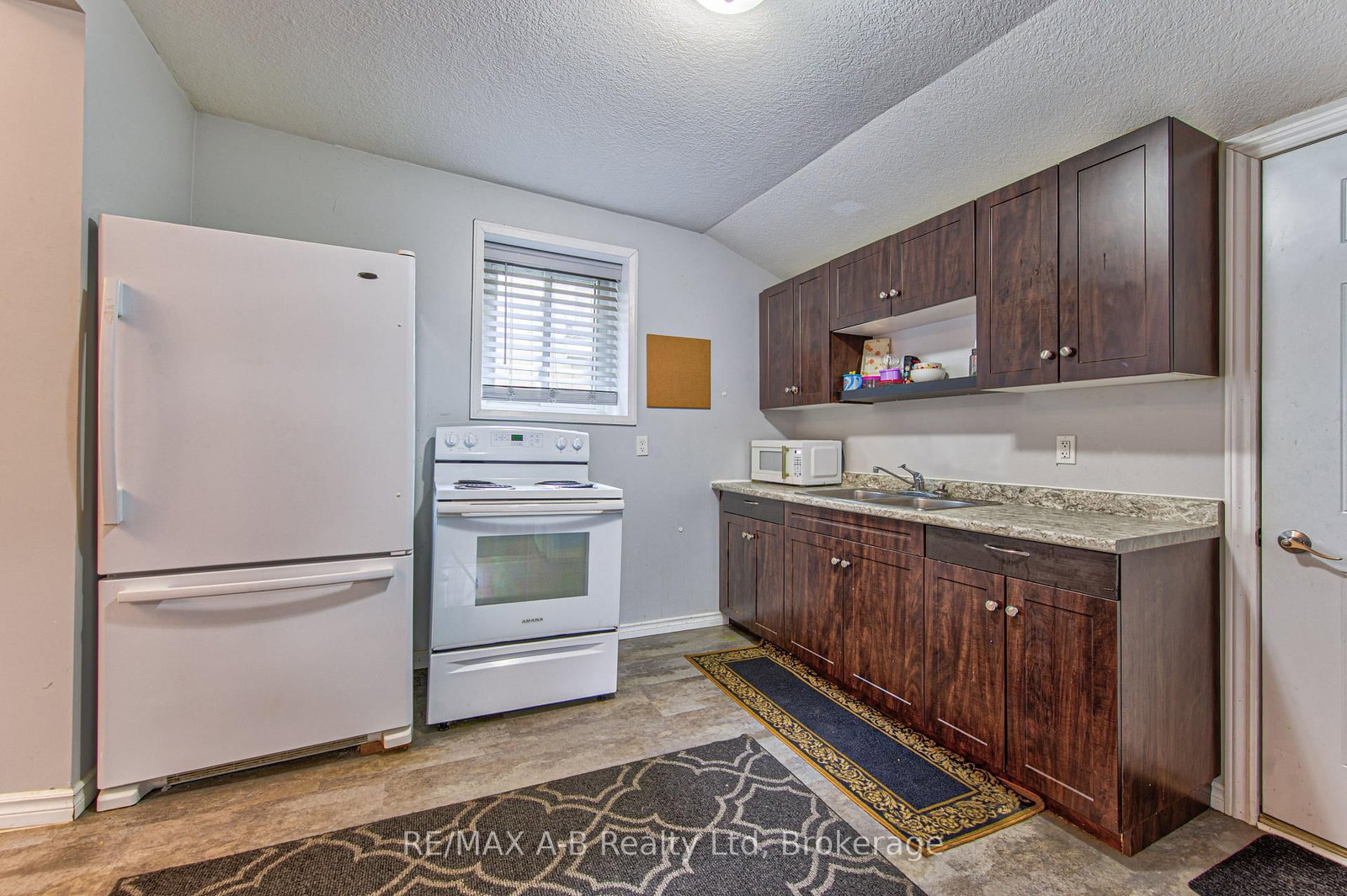 40 Douro Street • Stratford, ON photo 12