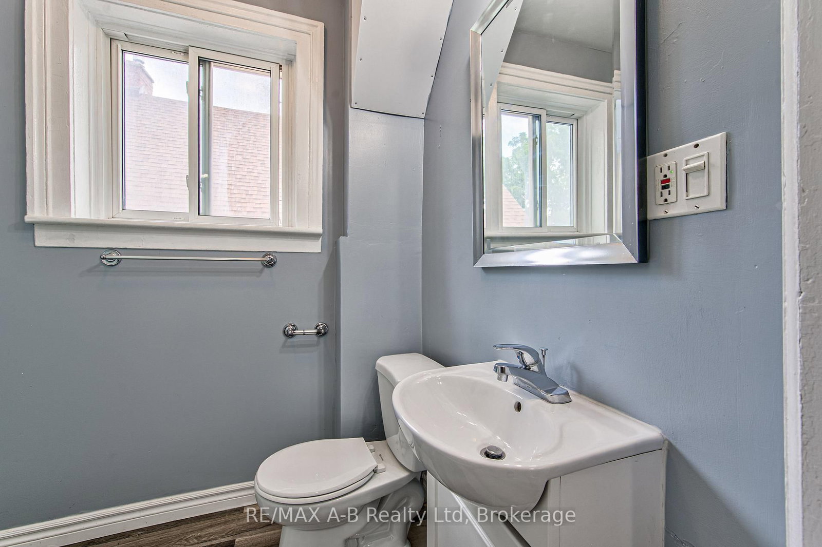 40 Douro Street • Stratford, ON photo 25