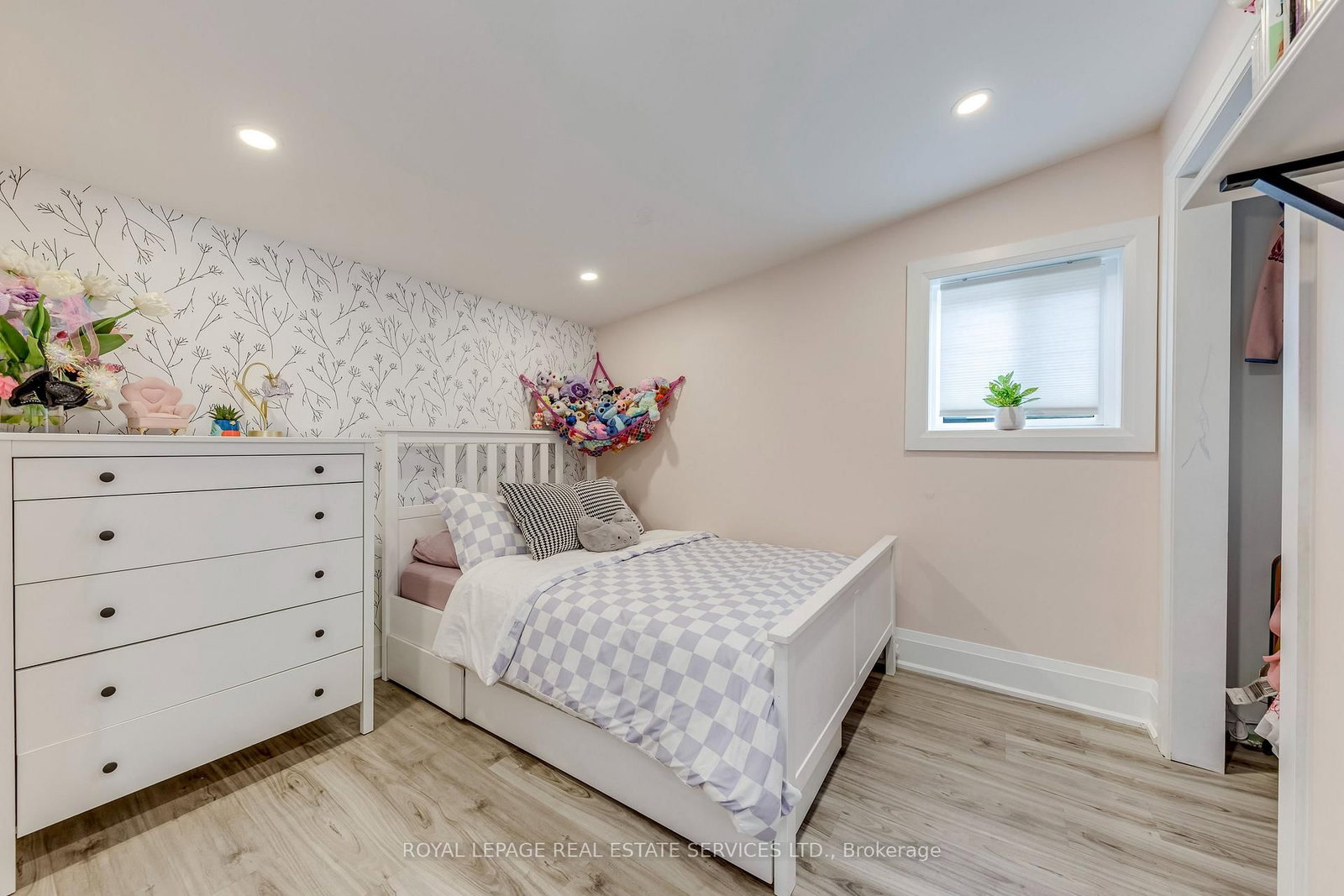 6 Rembe Avenue • Hamilton, ON photo 27