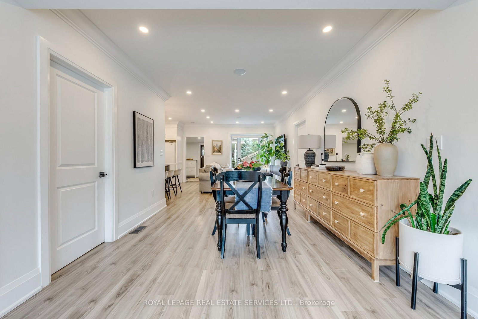 6 Rembe Avenue • Hamilton, ON photo 8
