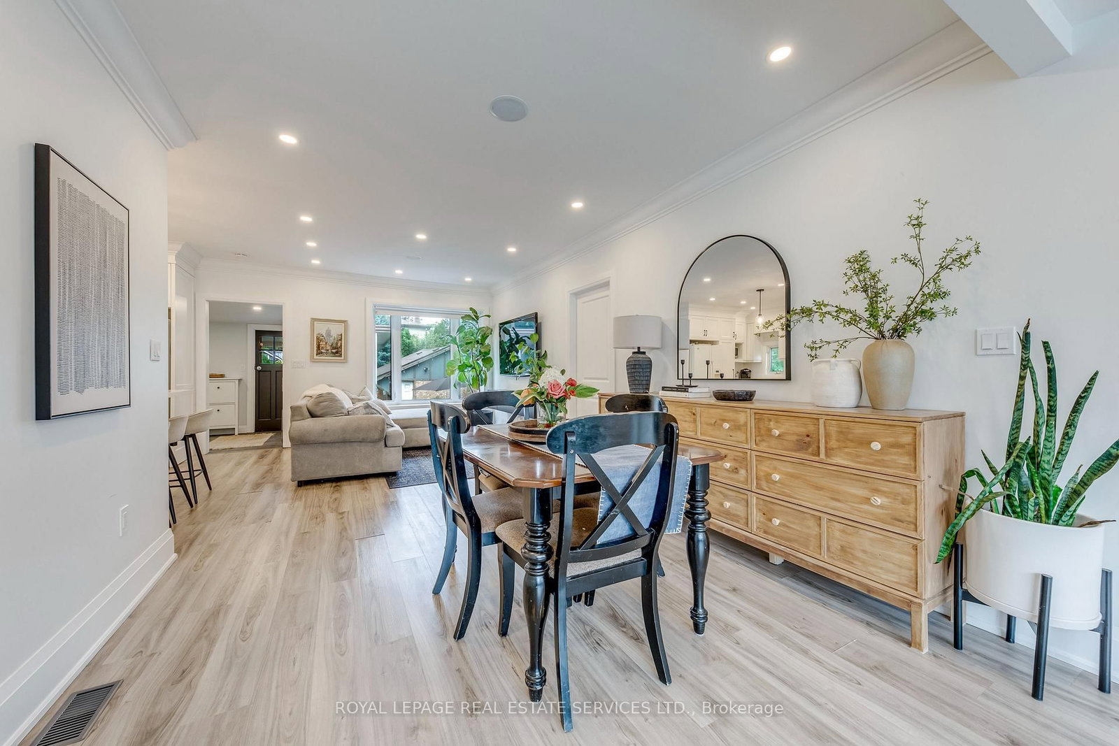 6 Rembe Avenue • Hamilton, ON photo 9