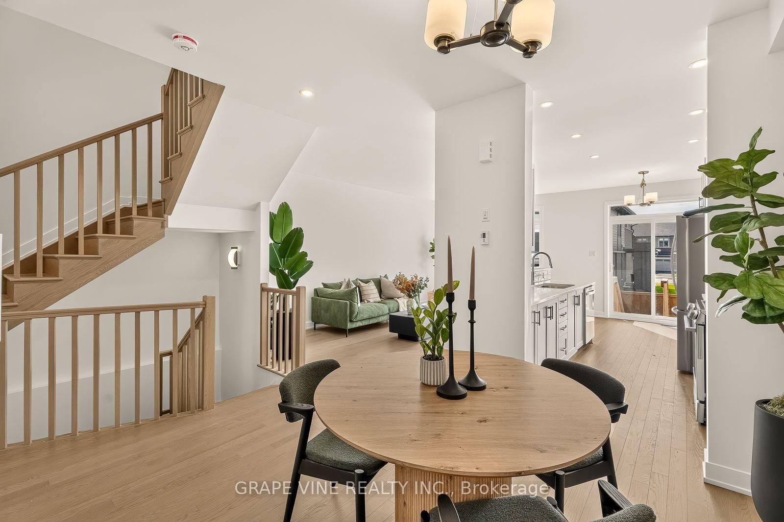 451 Haresfield Court • Ottawa, ON photo 10